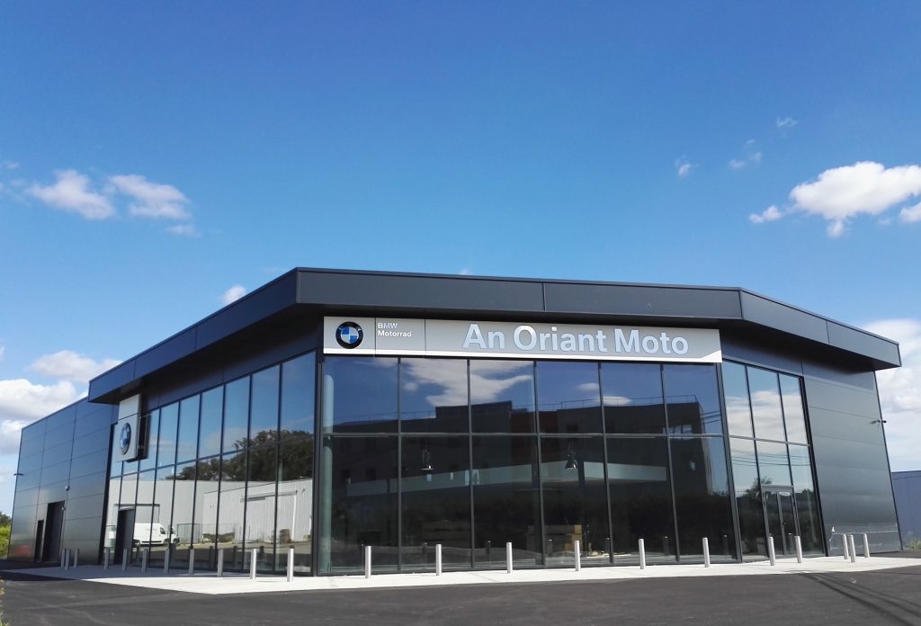 Concession BMW avec façade baies vitrées Ker Alu aluminium Lorient